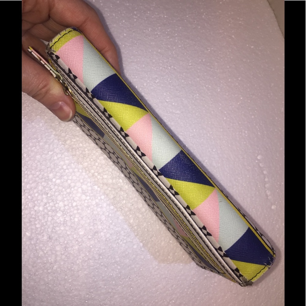 Safe Keeper Geometric Design Wallet - Picture 6 of 12